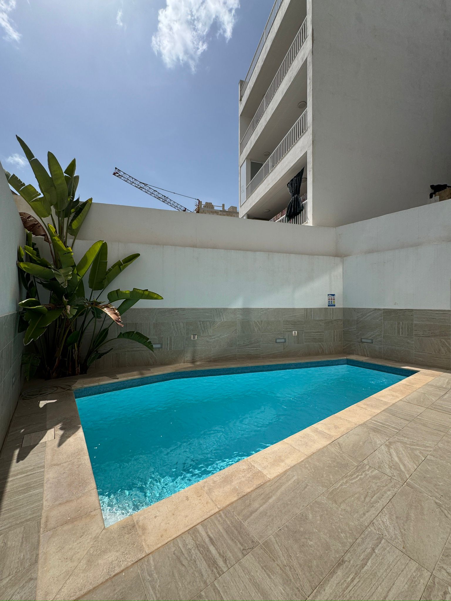 Modern 2-Bedroom Apartment with A Private Pool in Mosta