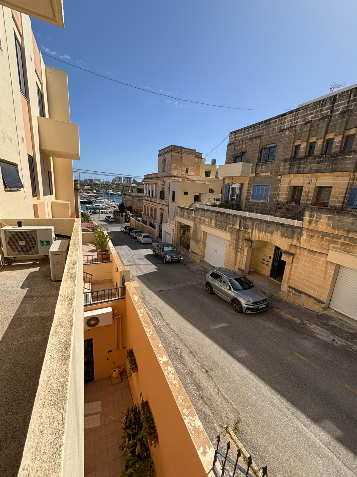 Bright Class 4A Licensed Corner Office in Ta’ Xbiex
