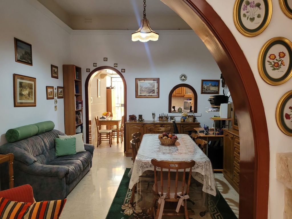 Beautifully Presented 180sqm 3-Bedroom Townhouse in Sliema