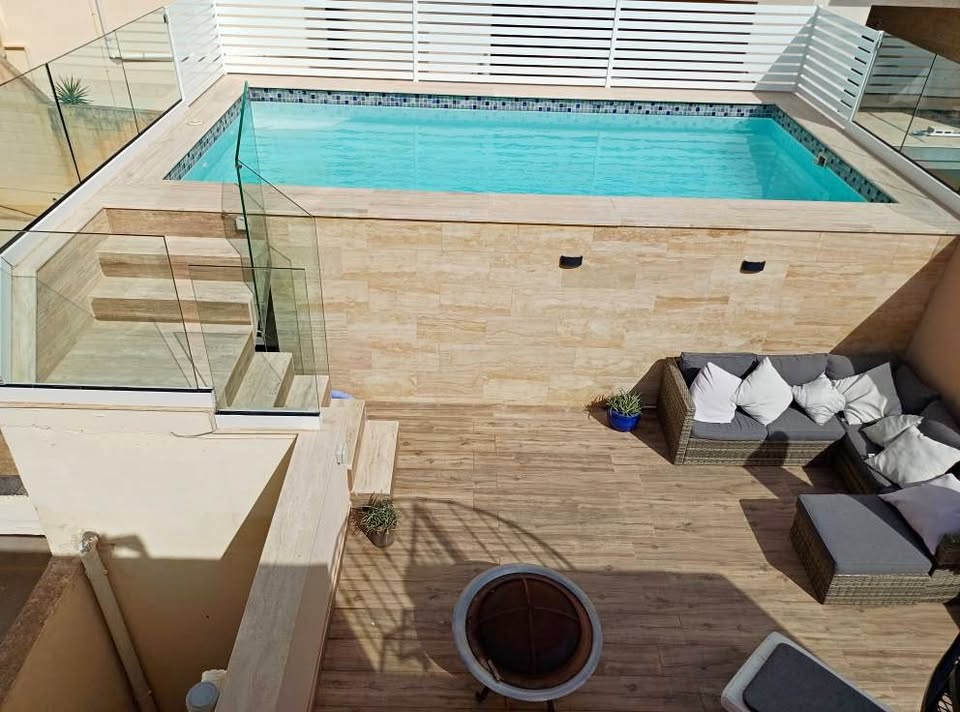 Beautifully Finished 3-Bedroom 2nd Floor Maisonette with A Rooftop Pool in Manikata