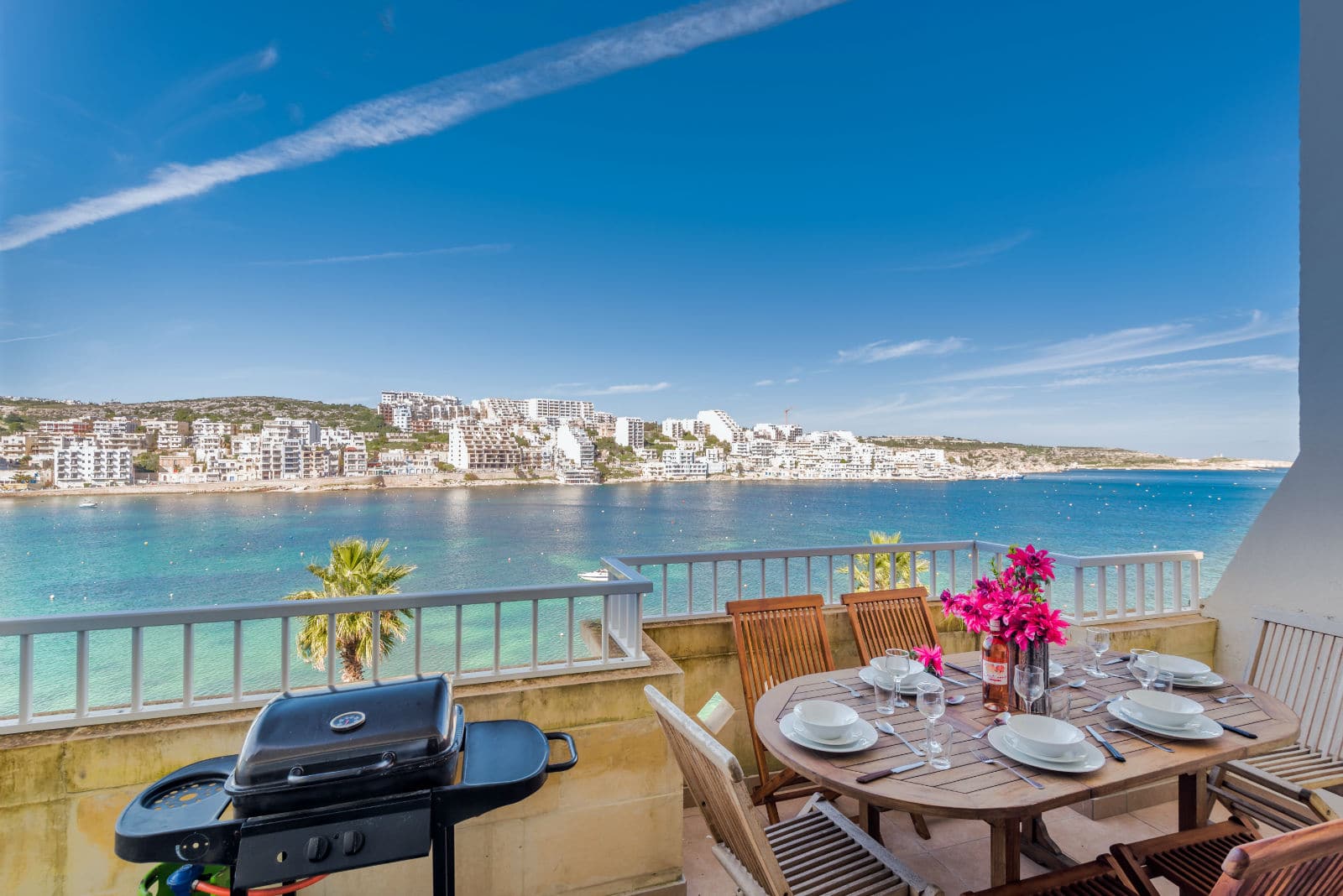 Blue Harbour 4 – Seafront 3 Bedroom Self Catering Holiday Apartment with Seafront Terrace