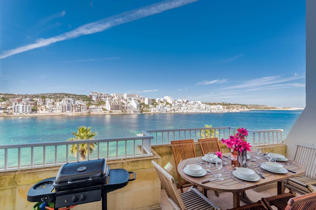 Blue Harbour 4 – Seafront 3 Bedroom Self Catering Holiday Apartment with Seafront Terrace