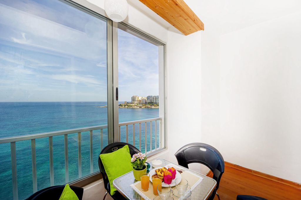 Spinola Bay Seafront 3 Bedroom Apartment with Spectacular Bay Views – St Julian's