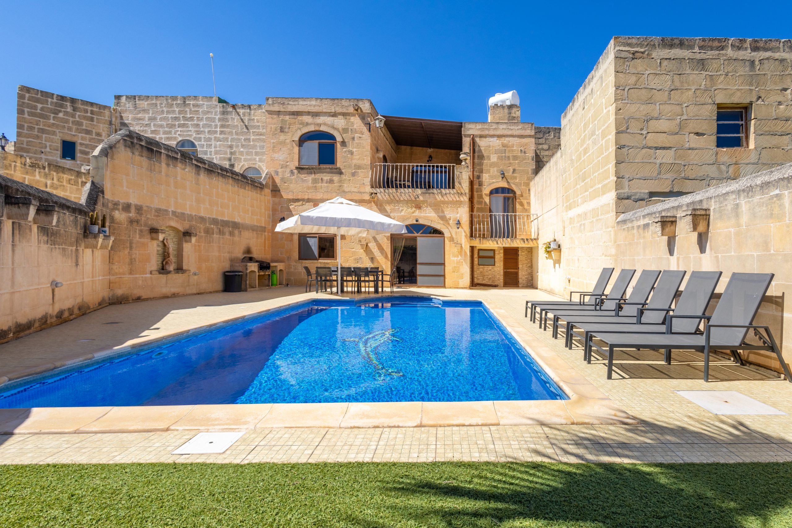 Centre Island - 5-Bed Townhouse with Pool & Jacuzzi | Steps from Victoria | Kercem, Gozo