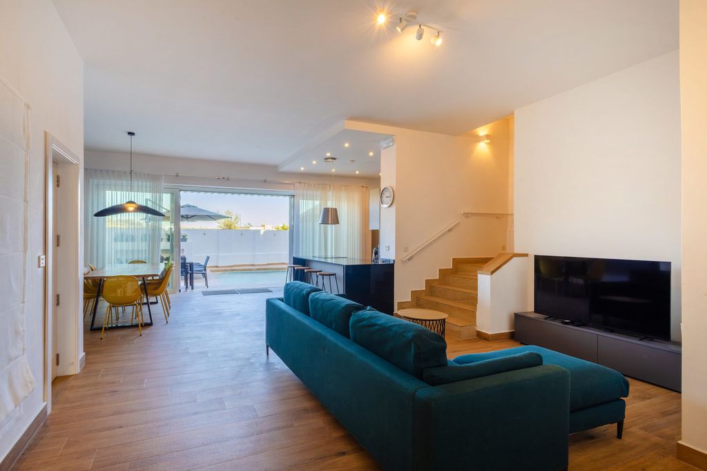 Dar Sara - Modern 4 Bedroom Villa with Private Pool - Victoria, Gozo