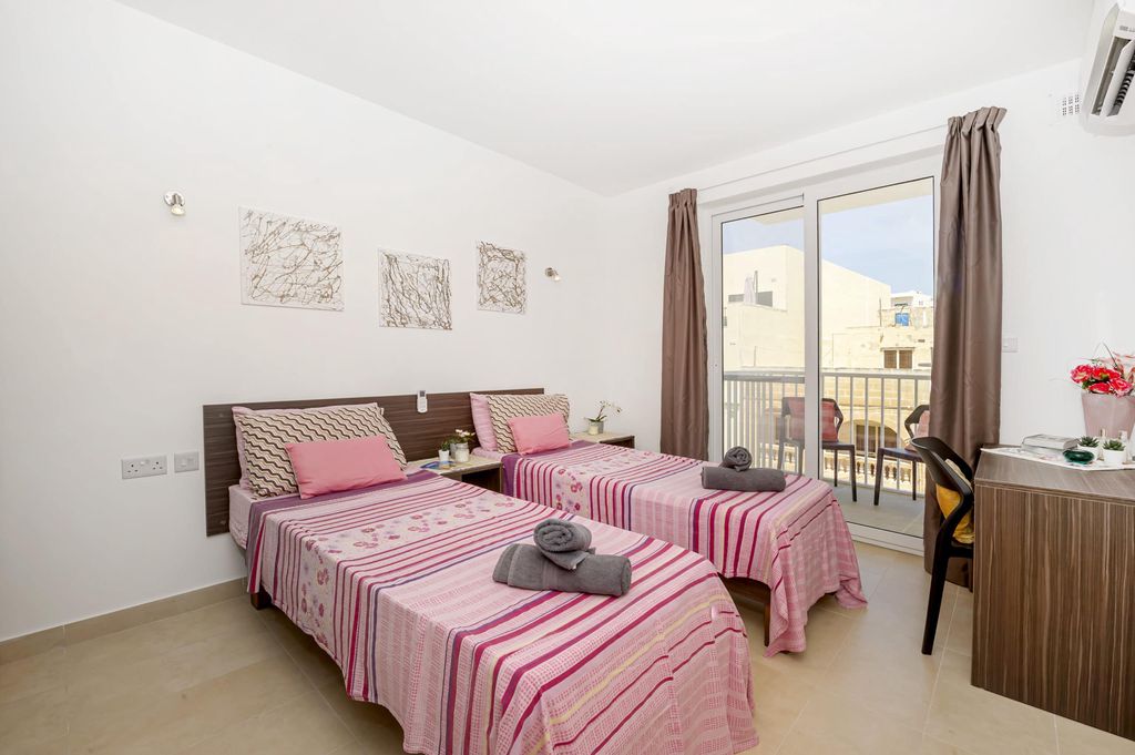 Summer Breeze 2 Bedroom Apartment with Terrace and Sea Views – Mellieħa