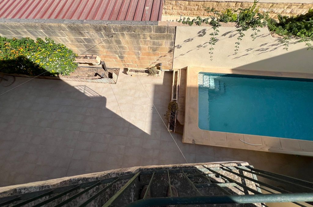 Beautiful 4-Bedroom Villa with A Private Pool in Attard