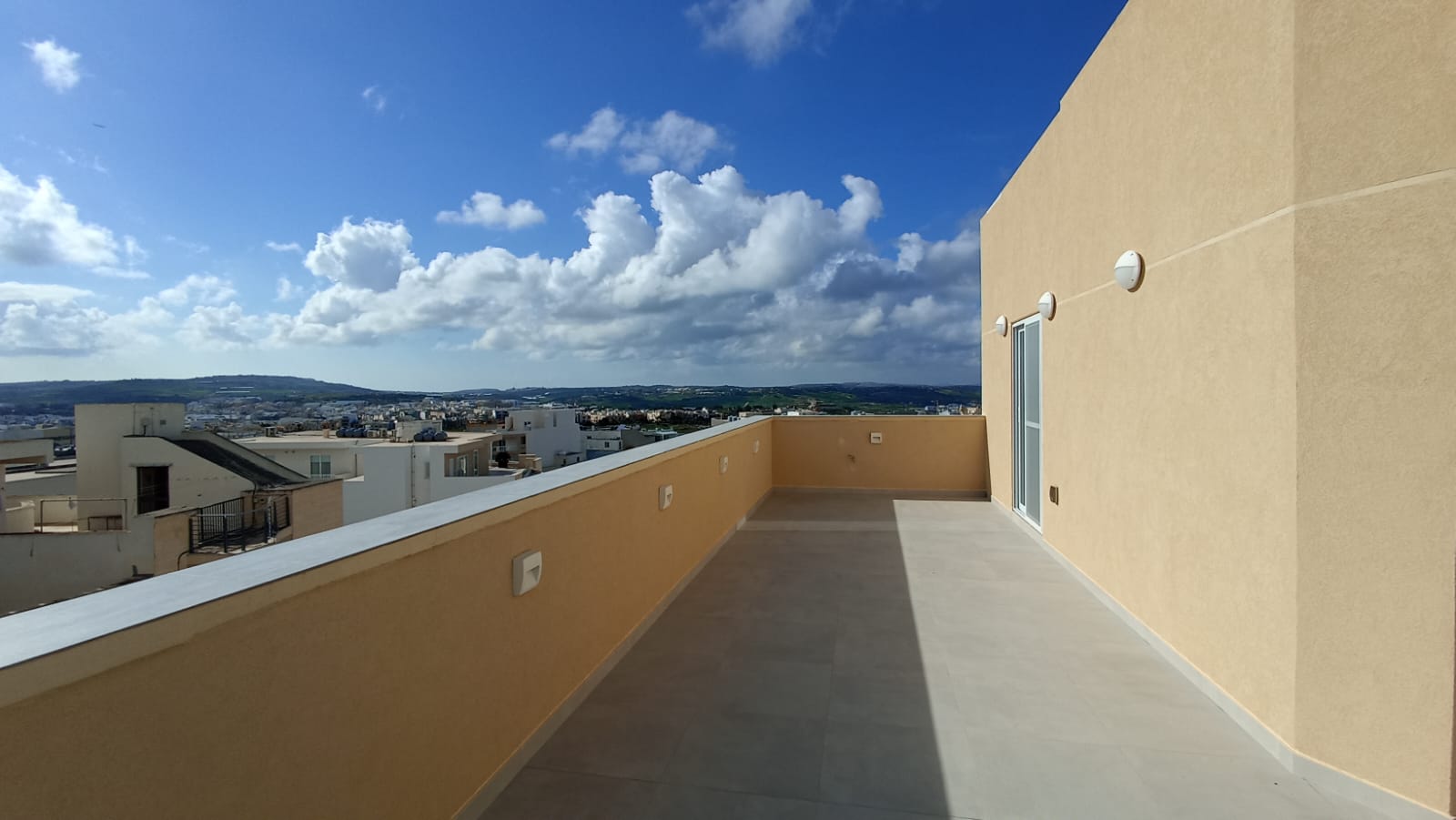 Bright Modern 2-Bedroom Penthouse in Naxxar – €1,300/month