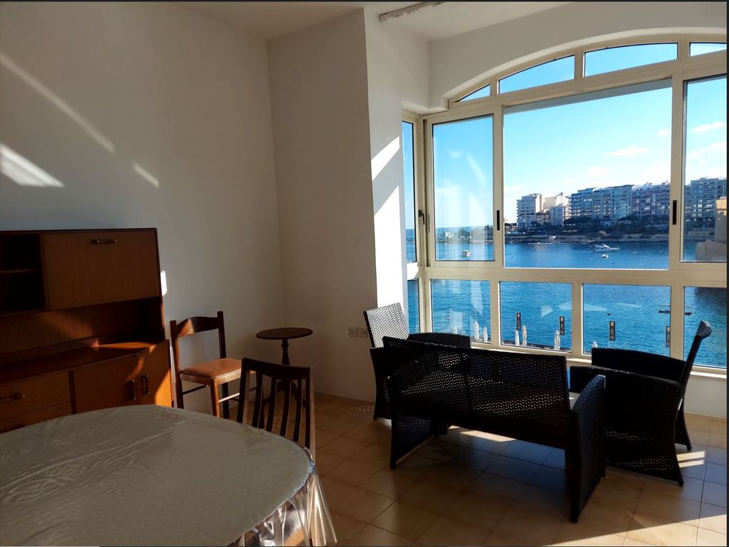 Modern 3-Bedroom Apartment with Balluta Bay Views in St. Julians