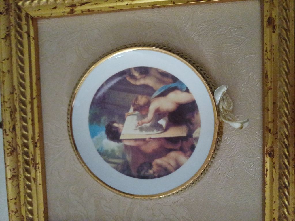 Elegant gold frames