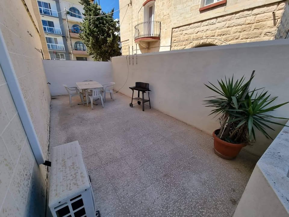 Spacious Detached Villa with Beautiful Gardens in Swieqi €3,000/month