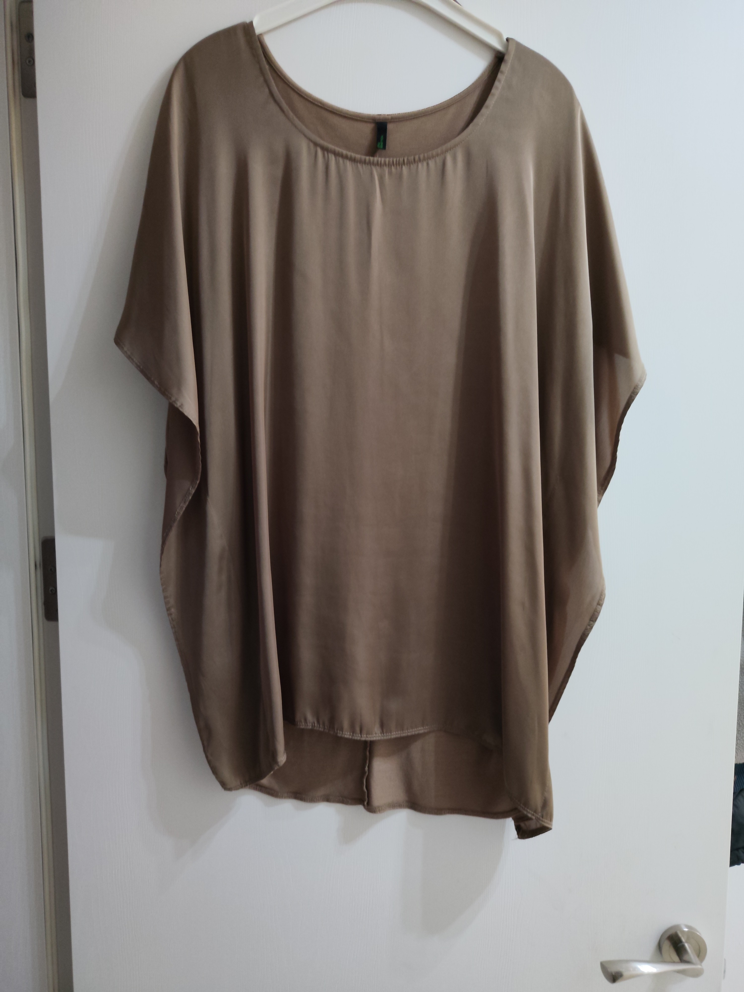 Tops Benetton, Sisley and others.