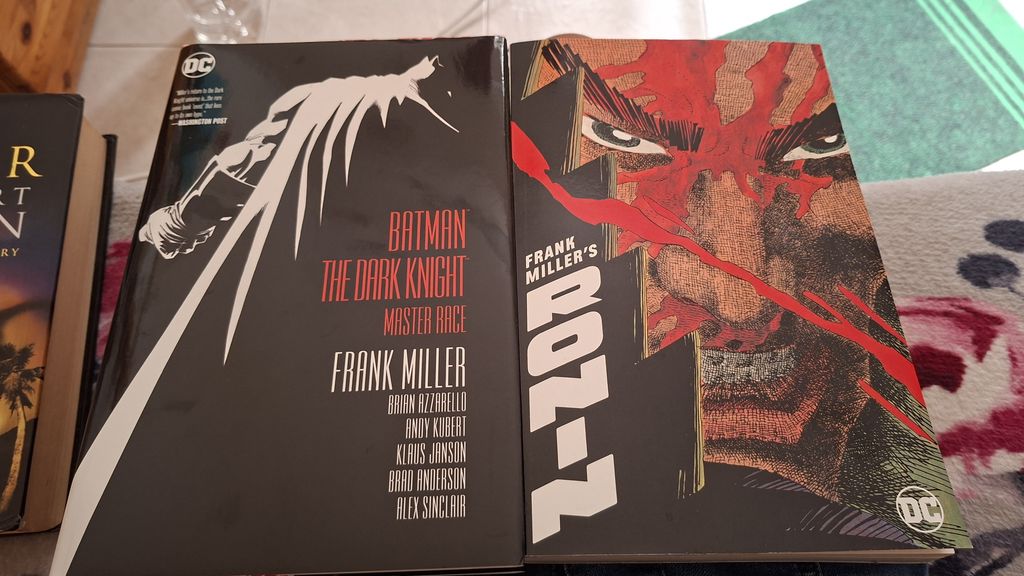 2 comic Books Ronin and Batman
