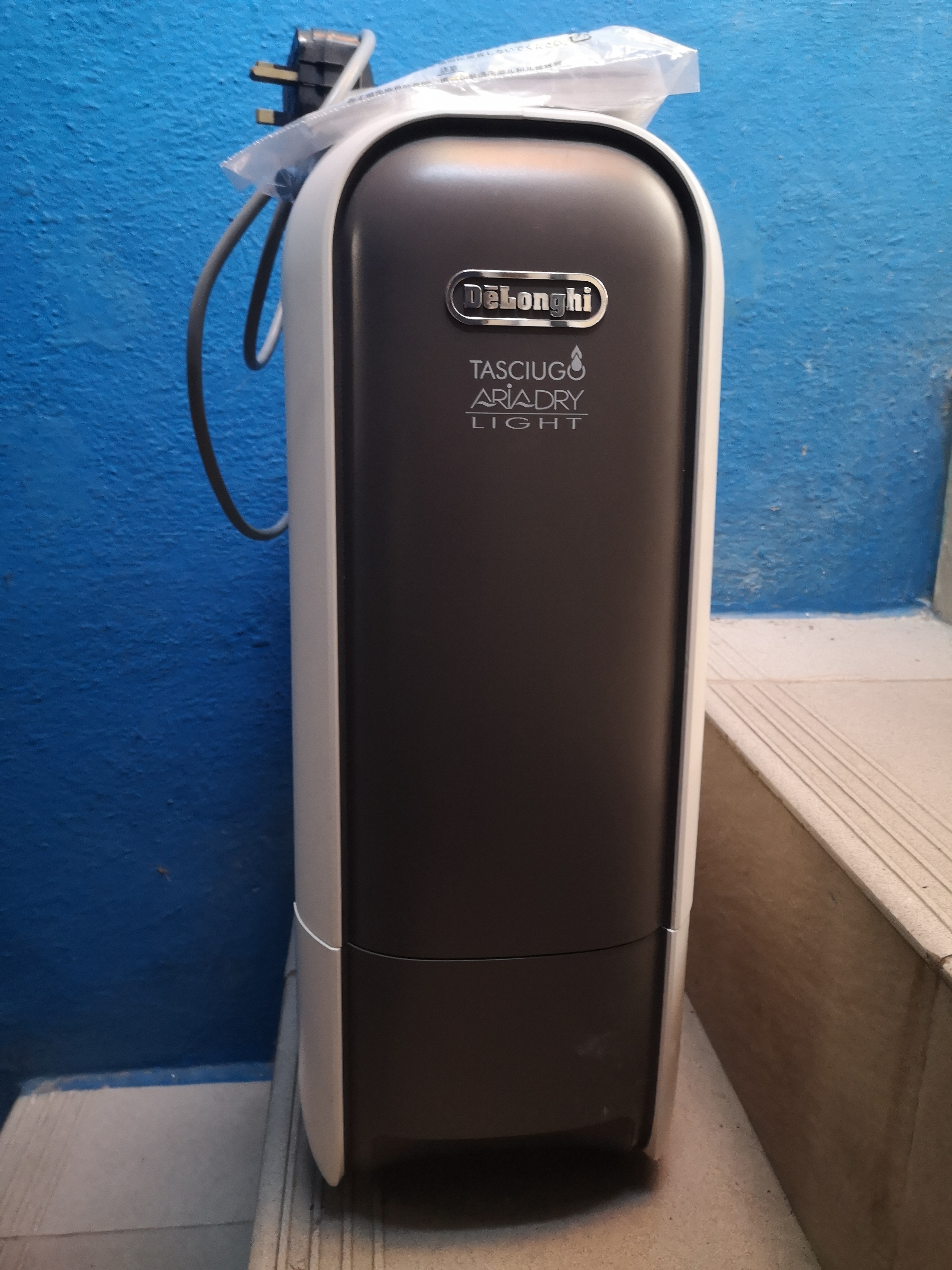 DeLonghi DNS65 2.8L Dehumidifier€ 220