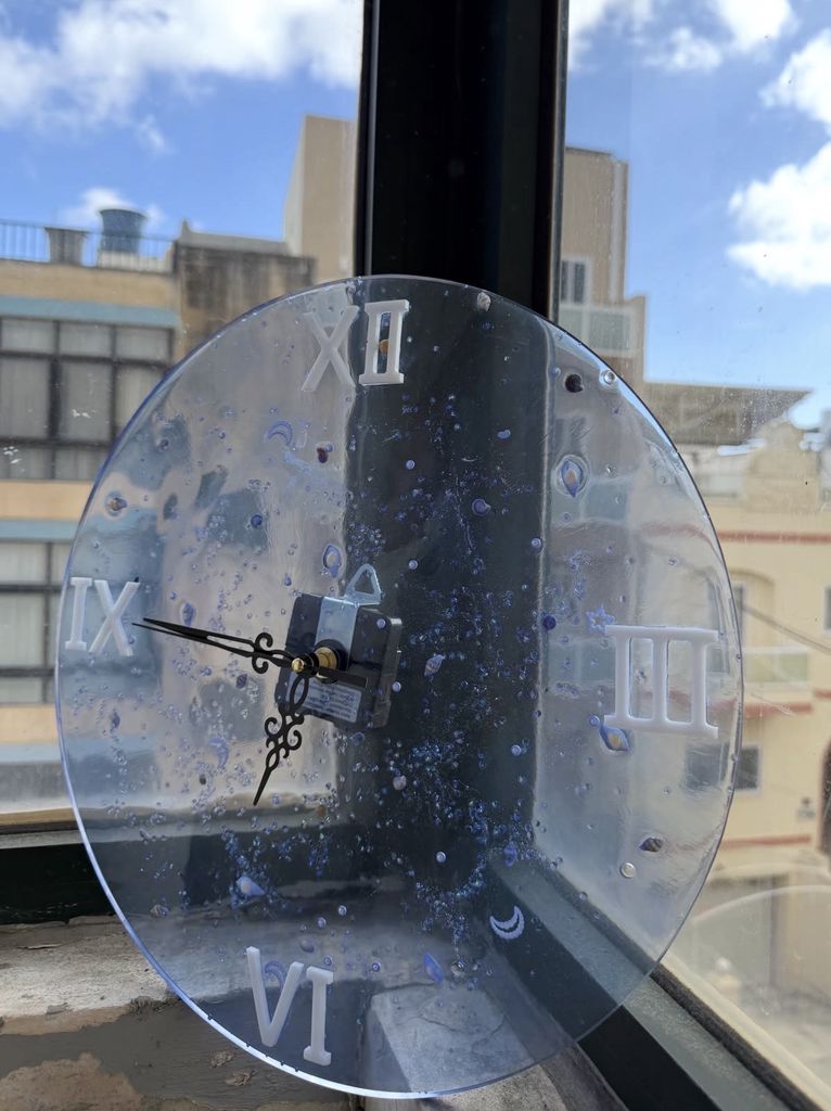 Functional rezin clock🩵