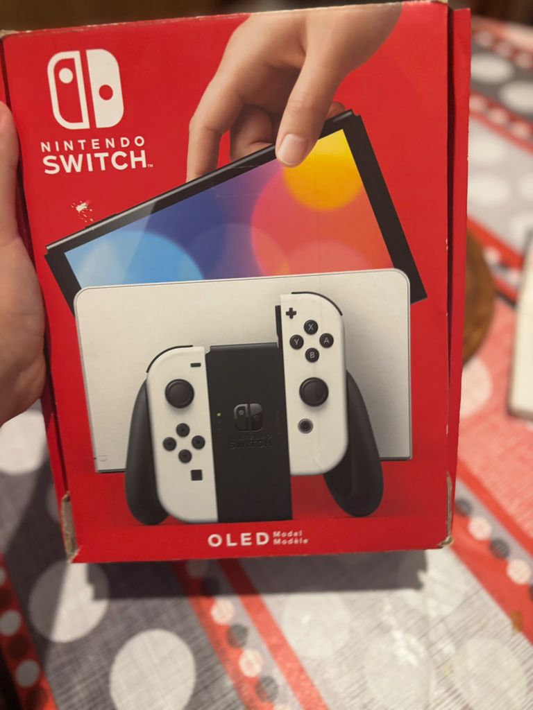 Nintendo Switch OLED + Accessories + FC 25