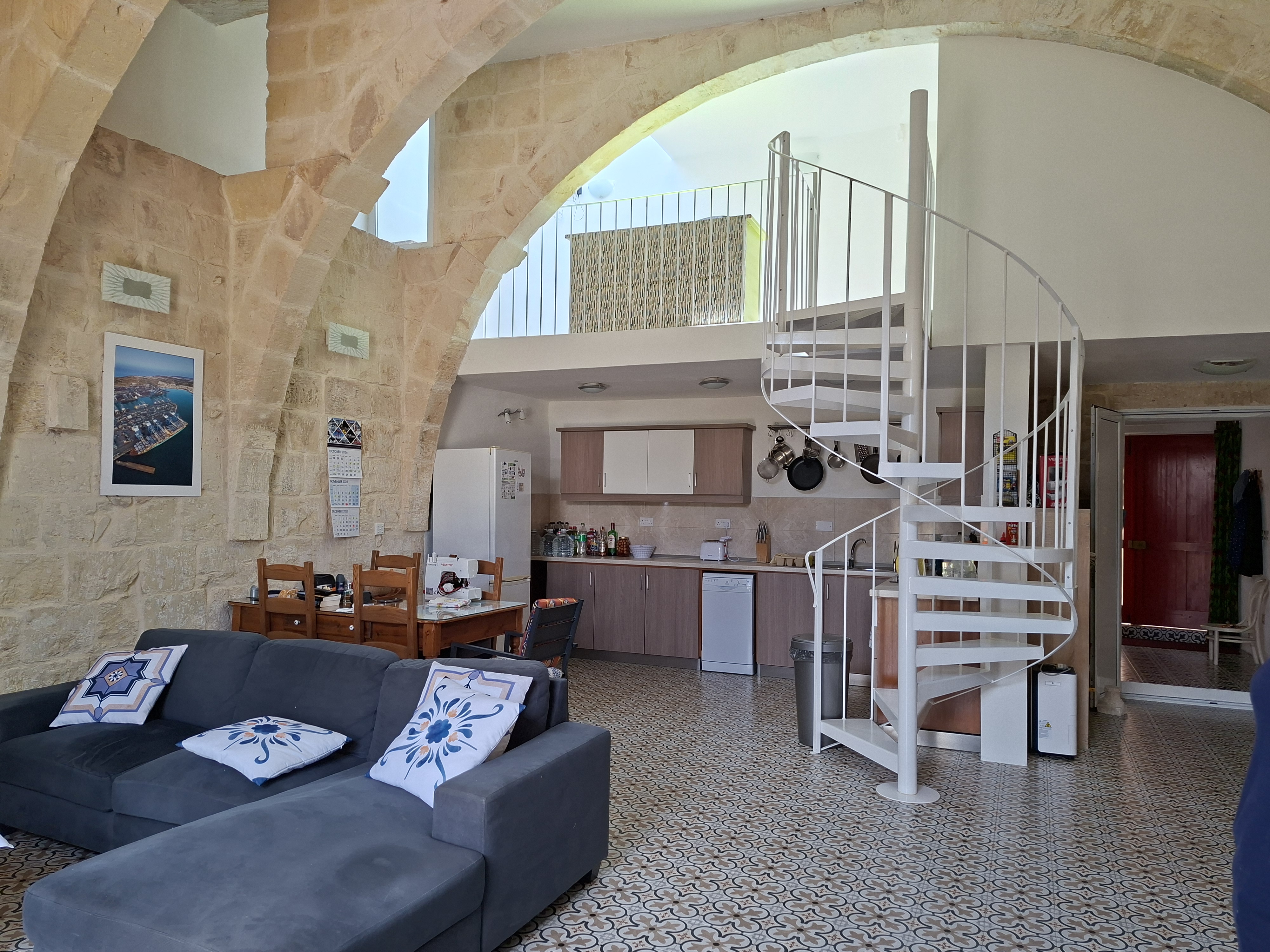 4 bedroom House of character with big garden to let